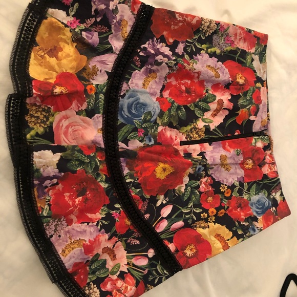 Alice and Olivia floral skirt - Picture 3 of 4